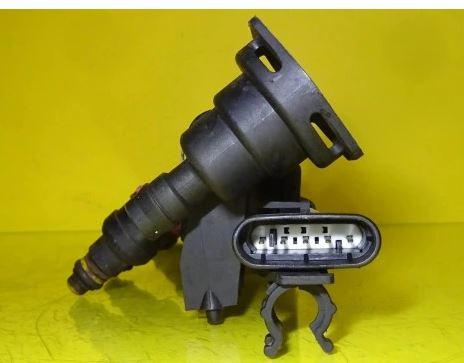 Renault Clio II 1998-2012 hatchback 1.2 16v petrol MT 55 kW 2003  Vstrekovacia lišta 7700109066