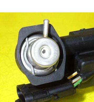 Renault Clio II 1998-2012 hatchback 1.2 petrol MT 43 kW 1998  Vstrekovacia lišta 7700870914
