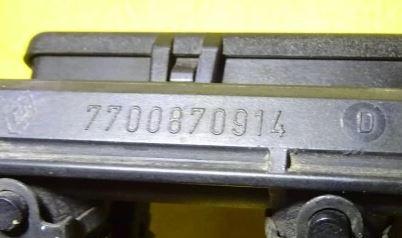 Renault Clio II 1998-2012 hatchback 1.2 petrol MT 43 kW 1998  Vstrekovacia lišta 7700870914