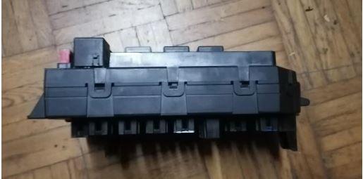 Mercedes S W221 2005-2013 sedan 3.0 CDI diesel AT 155 kW 2006  Poistková skrinka A2215102450