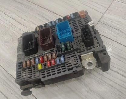 Citroen C4 II 2010-2017 hatchback 1.6 HDI diesel MT 84 kW 2013  Poistková skrinka 9677987180