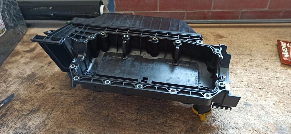 Renault Clio II 1998-2012 hatchback 1.2 16v petrol MT 55 kW 2001  Obal vzduchového filtra 8200120140R    D4F A702