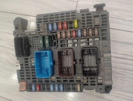 Citroen C4 II 2010-2017 hatchback 1.6 HDI diesel MT 84 kW 2013  Poistková skrinka 9677987180