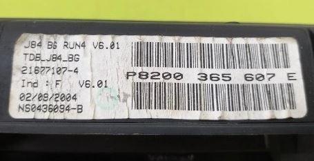 Renault Scenic II 2003-2009 hatchback 1.9 DCI diesel MT 85 kW 2003  Prístrojová doska P8200365607E