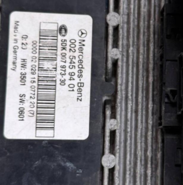 Mercedes C W203 2000-2007 sedan 2.0 KOMPRESSOR petrol MT 120 kW 2001  Poistková skrinka  0025459401