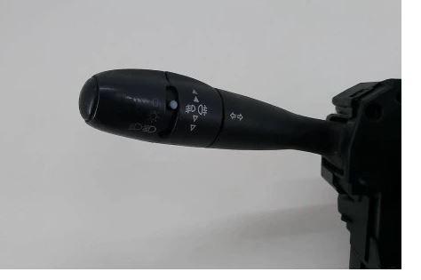 Peugeot 307 hatchback 1.6 16v petrol MT 80 kW 2001  Prepínacie páčky pod volantom 96628729XT