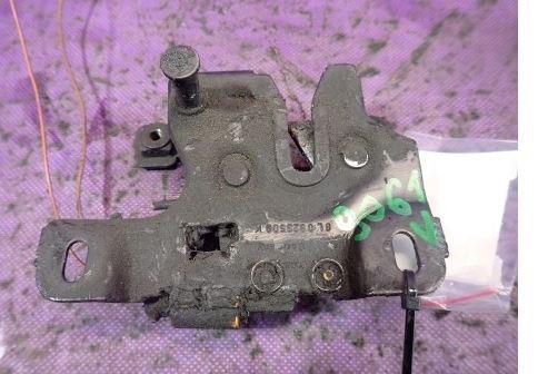 Audi A3 8L 1996-2003 hatchback 1.9 TDI diesel MT 66 kW 1997  Zámok prednej kapoty 8L0823509K