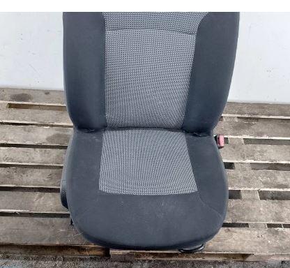 Dacia Dokker 2012- hatchback 1.0 SCE 12v petrol MT 54 kW 2018  Sedadlo predné pravé