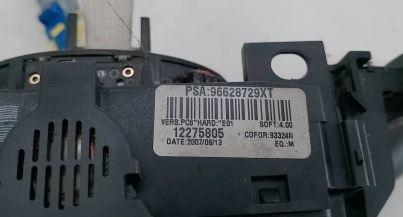 Peugeot 307 hatchback 1.6 16v petrol MT 80 kW 2001  Prepínacie páčky pod volantom 96628729XT