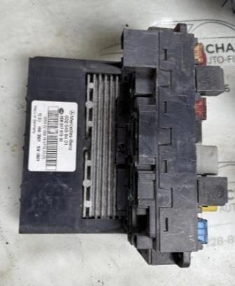 Mercedes C W203 2000-2007 sedan 2.0 KOMPRESSOR petrol MT 120 kW 2001  Poistková skrinka  0025459401