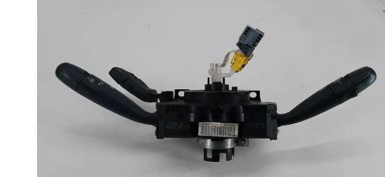 Peugeot 307 hatchback 1.6 16v petrol MT 80 kW 2001  Prepínacie páčky pod volantom 96628729XT