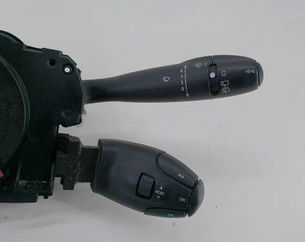 Peugeot 307 hatchback 1.6 16v petrol MT 80 kW 2001  Prepínacie páčky pod volantom 96628729XT