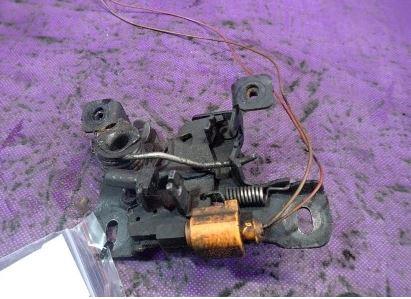 Audi A3 8L 1996-2003 hatchback 1.9 TDI diesel MT 66 kW 1997  Zámok prednej kapoty 8L0823509K