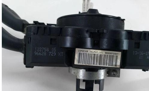 Peugeot 307 hatchback 1.6 16v petrol MT 80 kW 2001  Prepínacie páčky pod volantom 96628729XT