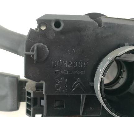 Peugeot 307 hatchback 1.6 16v petrol MT 80 kW 2001  Prepínacie páčky pod volantom 96628729XT