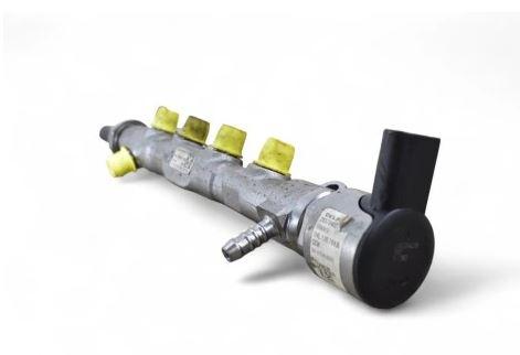 Volkswagen Golf VII 2012-2020 hatchback 1.6 TDI diesel MT 77 kW 2012  Vstrekovacia lišta 04L130089F