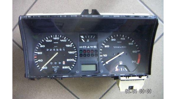 Volkswagen Golf II 1983-1992 hatchback 1.3 petrol MT 40 kW 1990  Prístrojová doska 191919033LS