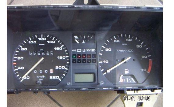 Volkswagen Golf II 1983-1992 hatchback 1.3 petrol MT 40 kW 1990  Prístrojová doska 191919033LS