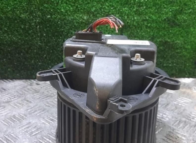 Renault Laguna I 1994-2001 hatchback 1.6 16v petrol MT 79 kW 2000  Ventilátor kúrenia 9041502422