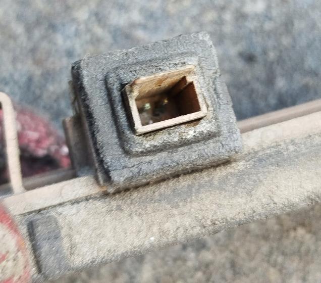 Audi A3 8L 1996-2003 hatchback 1.8 T petrol MT 110 kW 2000  Kľučka zadnej kapoty vonkajšia 8D0827566B