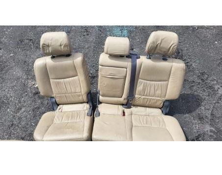 Toyota Land Cruiser J120 2002-2010 suv 3.0 D4D diesel 120 kW 2004  Sedadlo komplet