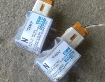 Suzuki Swift Mk6 2005-2010 Snímač nárazu 38930-62J10  2Ks