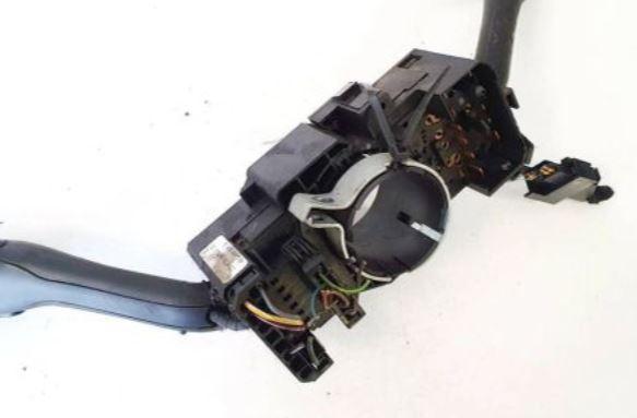 Skoda Superb I 2001-2008 sedan 1.9 TDI diesel MT 96 kW 2005  Prepínacie páčky pod volantom 3U0953513D