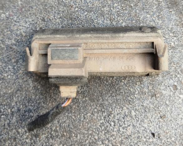 Audi A3 8L 1996-2003 hatchback 1.8 T petrol MT 110 kW 2000  Kľučka zadnej kapoty vonkajšia 8D0827566B