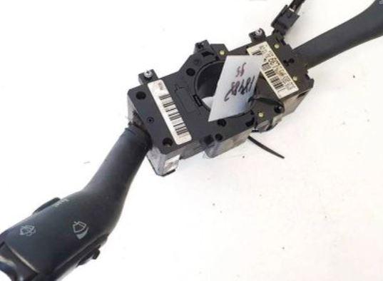 Skoda Superb I 2001-2008 sedan 1.9 TDI diesel MT 96 kW 2005  Prepínacie páčky pod volantom 3U0953513D