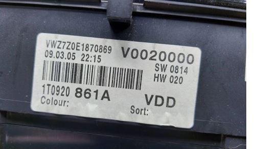 Volkswagen Touran I 2004 1.9 TDI diesel  Prístrojová doska 1T0920861A