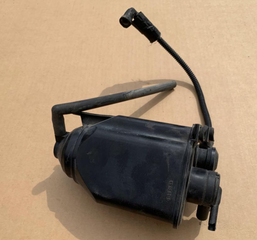 Volkswagen Golf IV 1997-2003 hatchback 1.6 16v petrol MT 77 kW 2001  Filter ostatné 1J0201801H