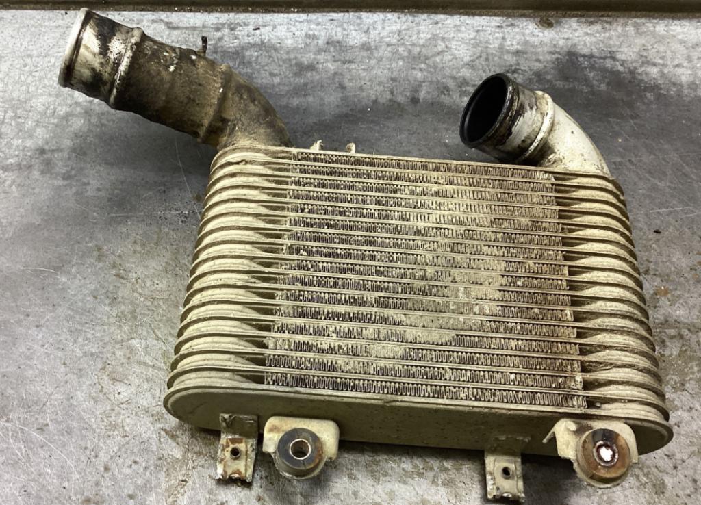 Toyota Avensis Verso 2001-2009 hatchback 2.0 D4D diesel MT 85 kW 2005  Intercooler (chladič nasávaného vzduchu)