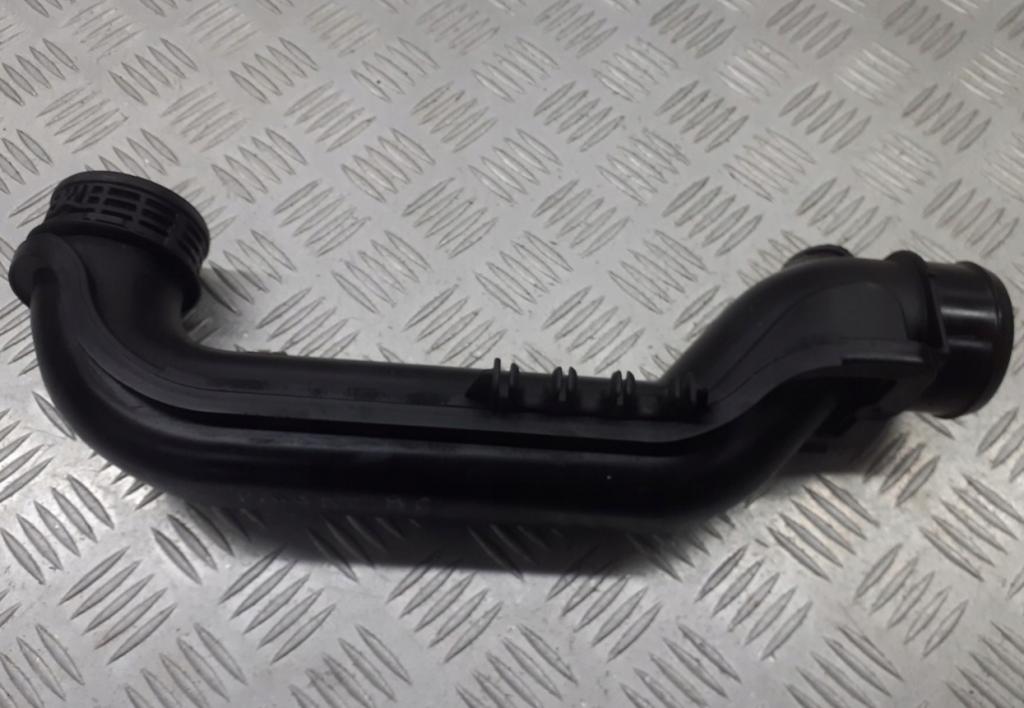 Volkswagen Passat B6 2005-2010 sedan 2.0 TDI diesel MT 103 kW 2007  Rúrka chladenia vzduchu 3C0145762AL