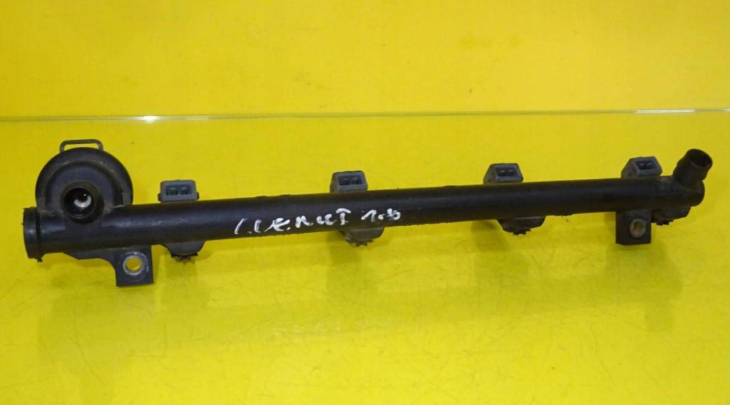 Renault Laguna I 1994-2001 hatchback 1.6 16v petrol MT 79 kW 1998  Vstrekovacia lišta 7700106024