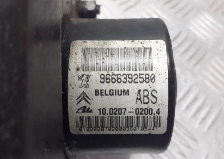 Citroen C3 II 2009-2016 hatchback 1.4 HDI diesel MT 50 kW 2011  Pumpa ABS 9666392580