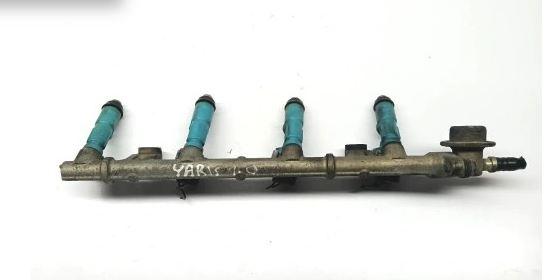 Toyota Yaris I 1999-2005 hatchback 1.0 petrol MT 50 kW 2004  Vstrekovacia lišta 23250-23020