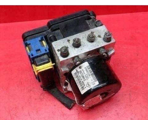 Renault Fluence sedan 1.5 DCI diesel AT 81 kW 2011  Pumpa ABS 476602272R 10021208204