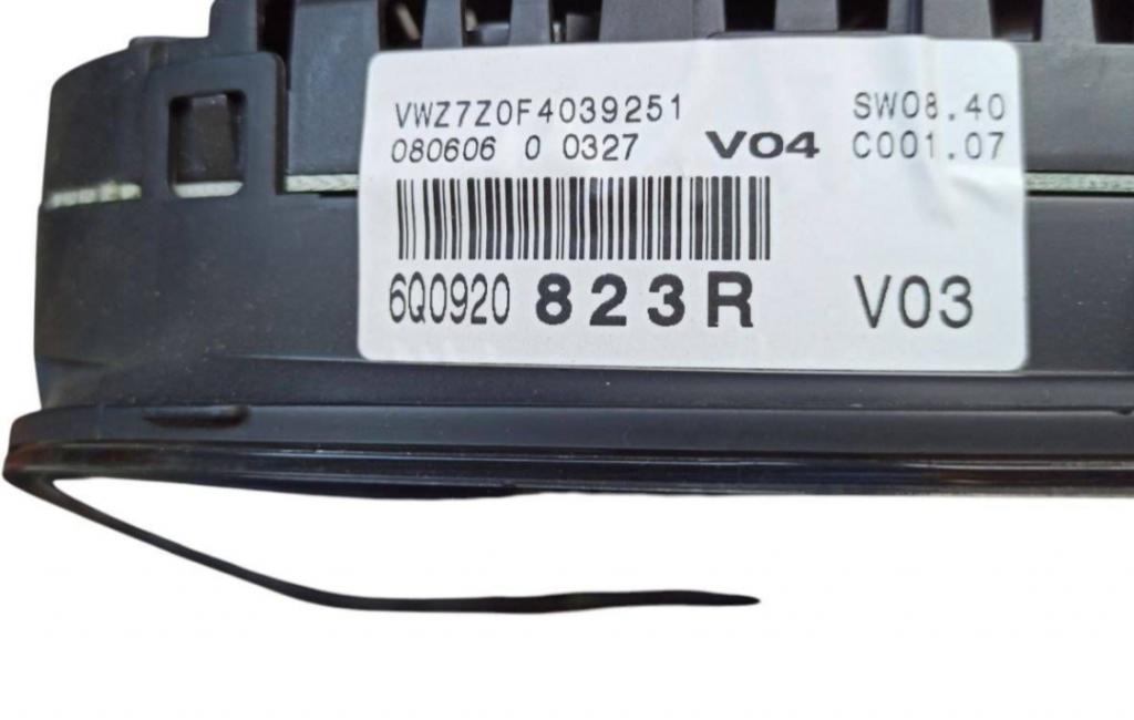Volkswagen Polo IV 9N 2001-2009  Prístrojová doska 6Q0920823R