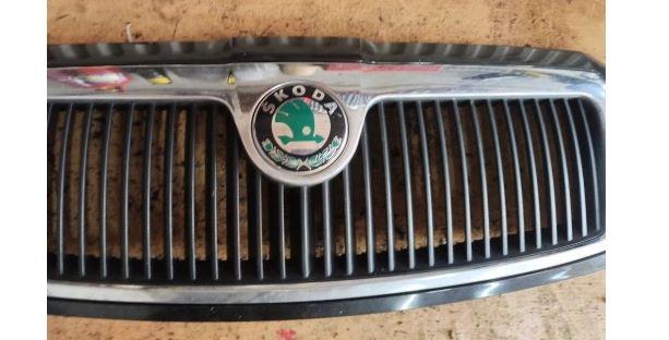 Skoda Superb I 2001-2008 sedan 1.8 T petrol MT 110 kW 2002  Mriežka predná (maska chladiča) 3U0853651