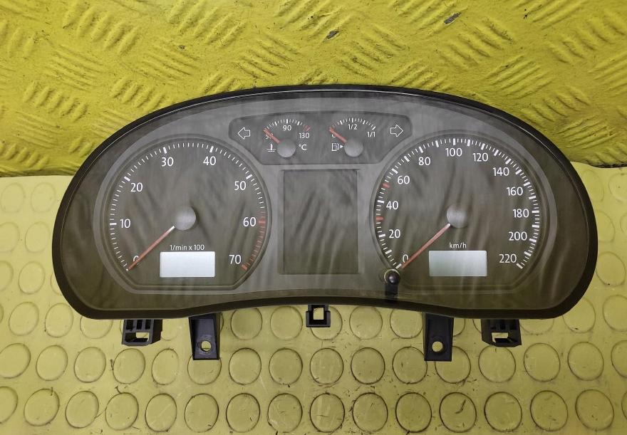 Volkswagen Polo IV 9N 2001-2009 1.4  2008 Prístrojová doska 6Q0920823R