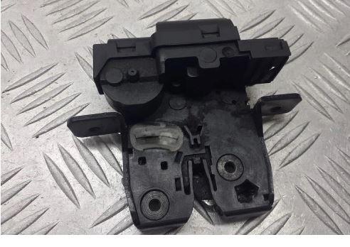 Renault Laguna III 2007-2015 hatchback 2.0 16v petrol MT 103 kW 2008  Zámok zadnej kapoty 8200747429B