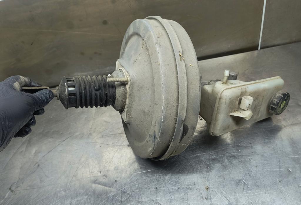 Renault Trafic II 2001-2014 hatchback 1.9 DCI diesel MT 74 kW 2003  Posilňovač bŕzd 8200300847