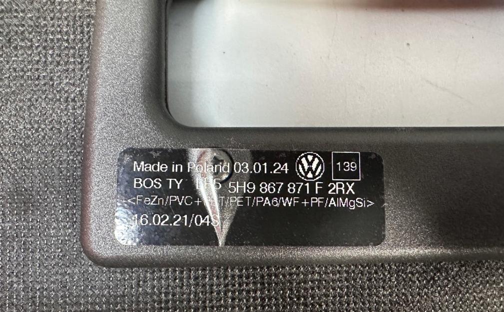 Volkswagen Passat B8 2014- combi 2.0 TDI diesel AT 110 kW 2015  Roleta kufra 5H9867871F