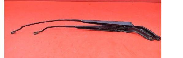 Ford Fiesta Mk6 2002-2008 hatchback 1.4 16v petrol MT 59 kW 2003  Rameno stierača predné pravé