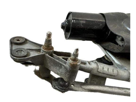 Audi A8 D2 1994-2002 sedan 4.2 V8 petrol AT 220 kW 1995  Mechanizmus stieračov predný 4D1955113C