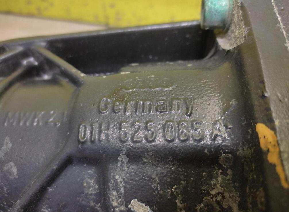Audi A4 B5 1994-2001 sedan 1.8  Diferenciál zadný 01H525085A