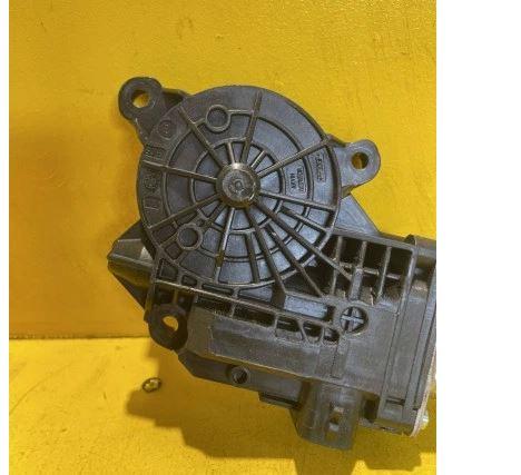 Seat Ibiza IV 6J 2008-2017 hatchback 1.6 TDI diesel MT 66 kW 2012  Motorček okien predný ľavý 6R0959801N