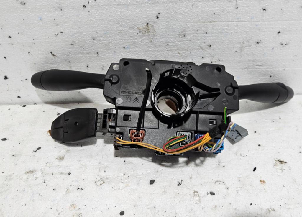 Peugeot 307 hatchback 1.4 petrol MT 55 kW 2003 Prepínacie páčky pod volantom 96511203XT