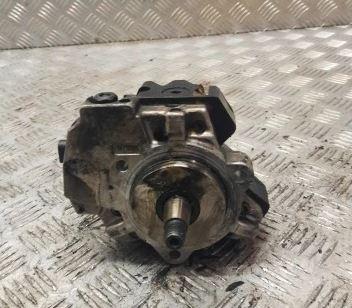 BMW 5 E60 2003-2010 combi 3.0 D diesel MT 160 kW 2004  Vstrekovacie čerpadlo 0445010073