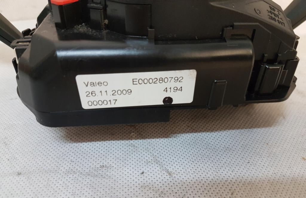 BMW 7 F01 2008-2015 sedan 4.4 XDRIVE V8 petrol AT 300 kW 2010  Prepínacie páčky pod volantom 9220836